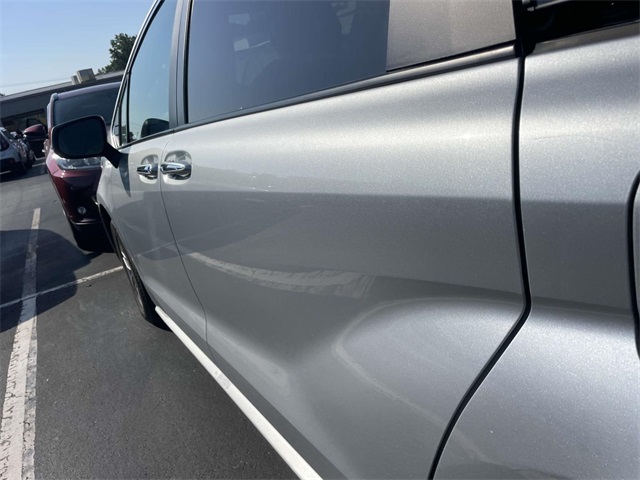 2024 Toyota Sienna XLE photo 4