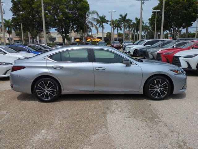 2022 Lexus ES 250 photo 3