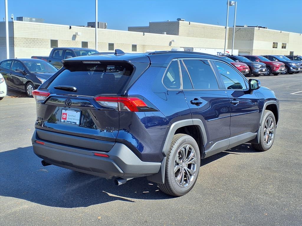 2025 Toyota RAV4 Hybrid XLE Premium photo 3