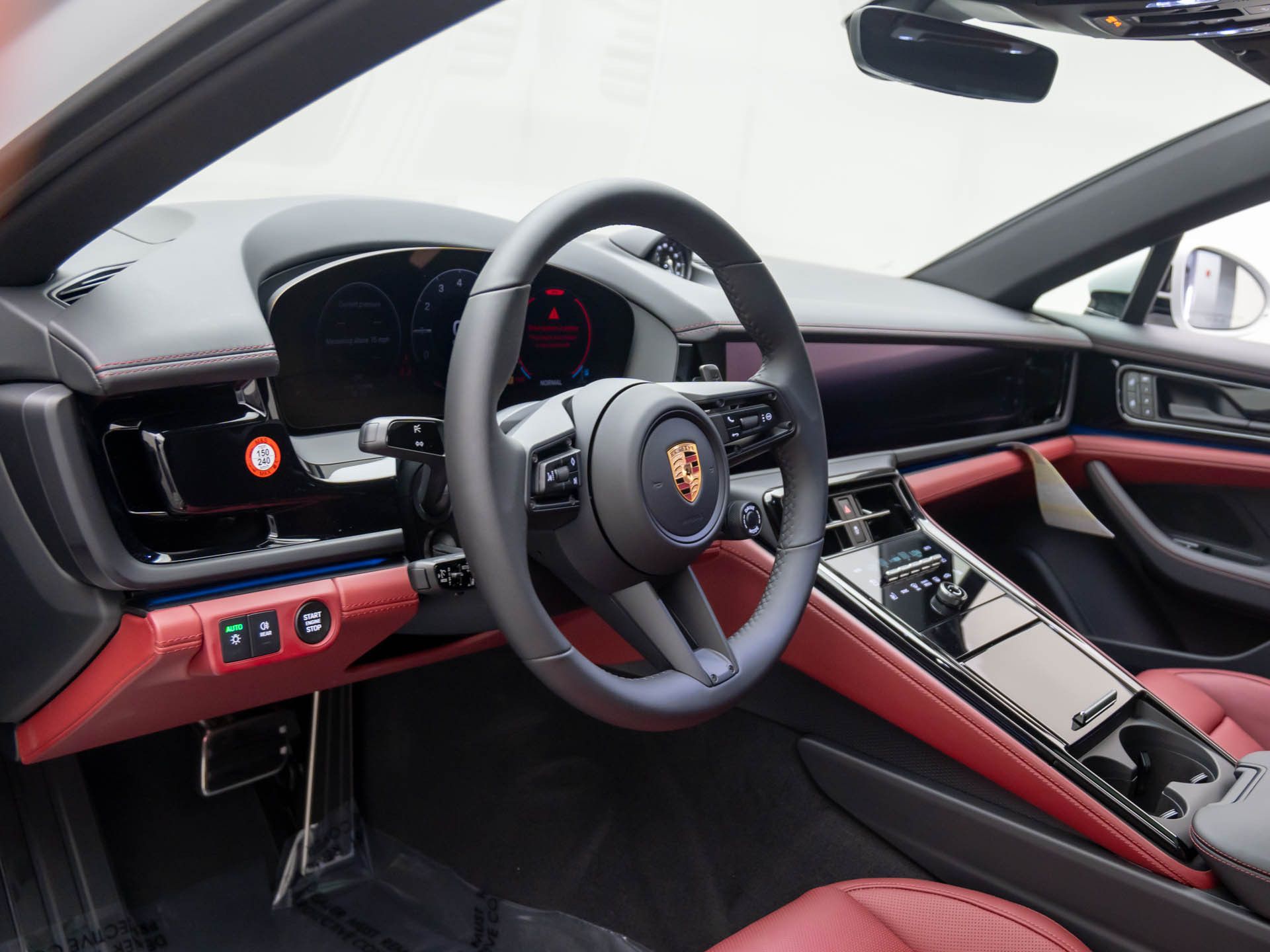 2025 Porsche Panamera 4 photo 4