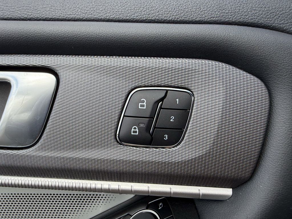 2025 Ford Explorer ST photo 2