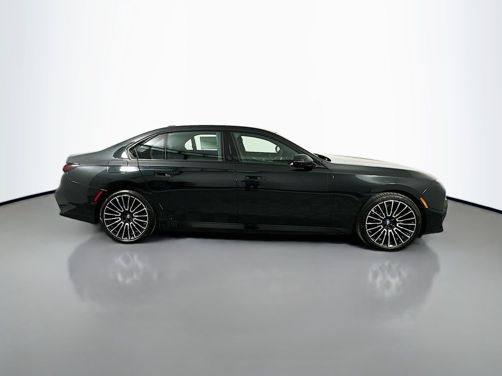 2026 Bmw 750e photo 4
