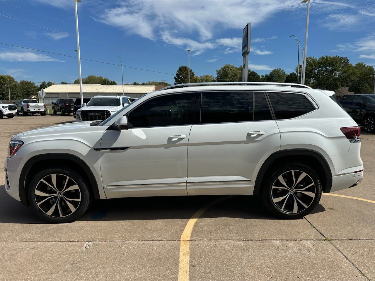 2024 Volkswagen Atlas SEL Premium R-Line photo 4