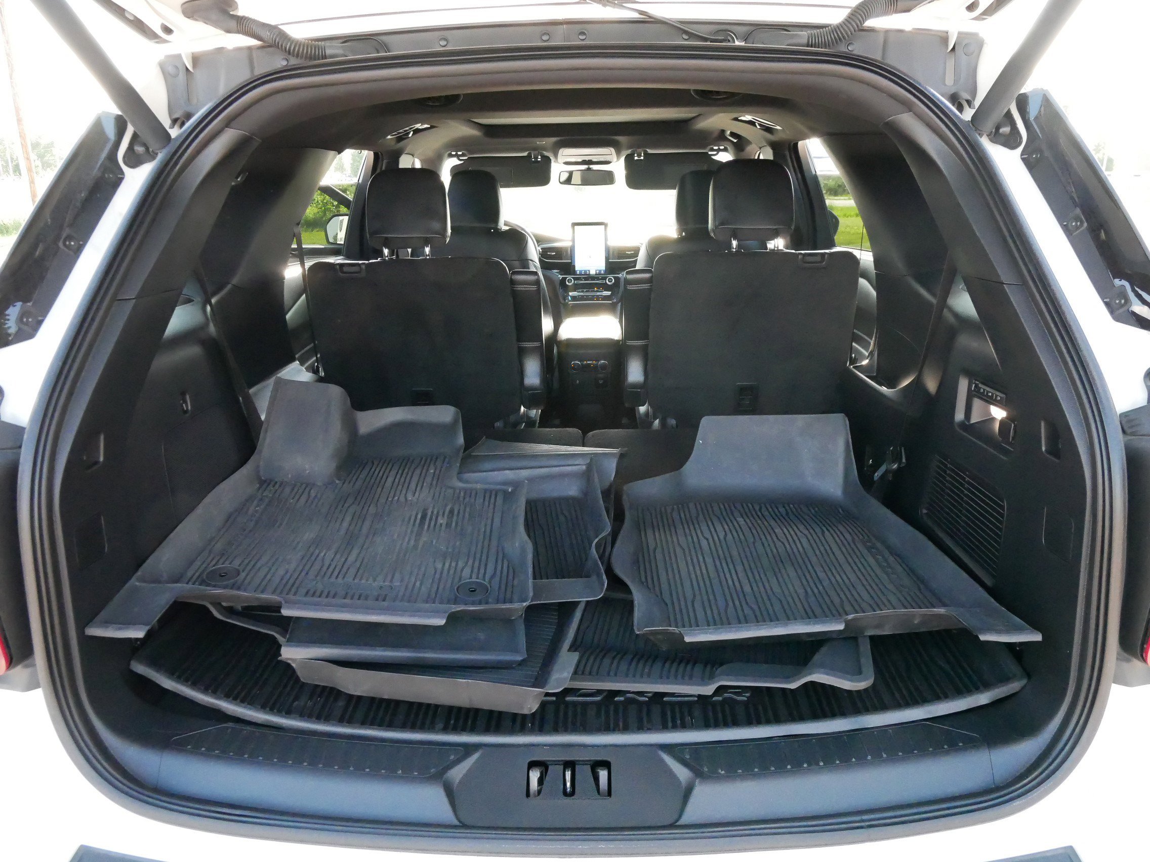 2023 Ford Explorer ST photo 17