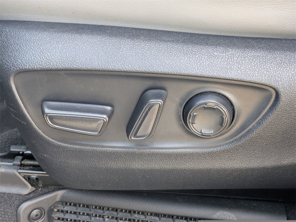 2023 Toyota Sienna XLE photo 22