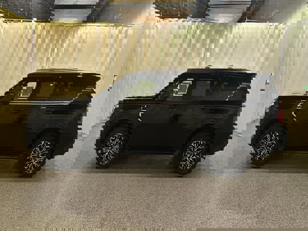 2026 Nissan Armada Platinum photo 2