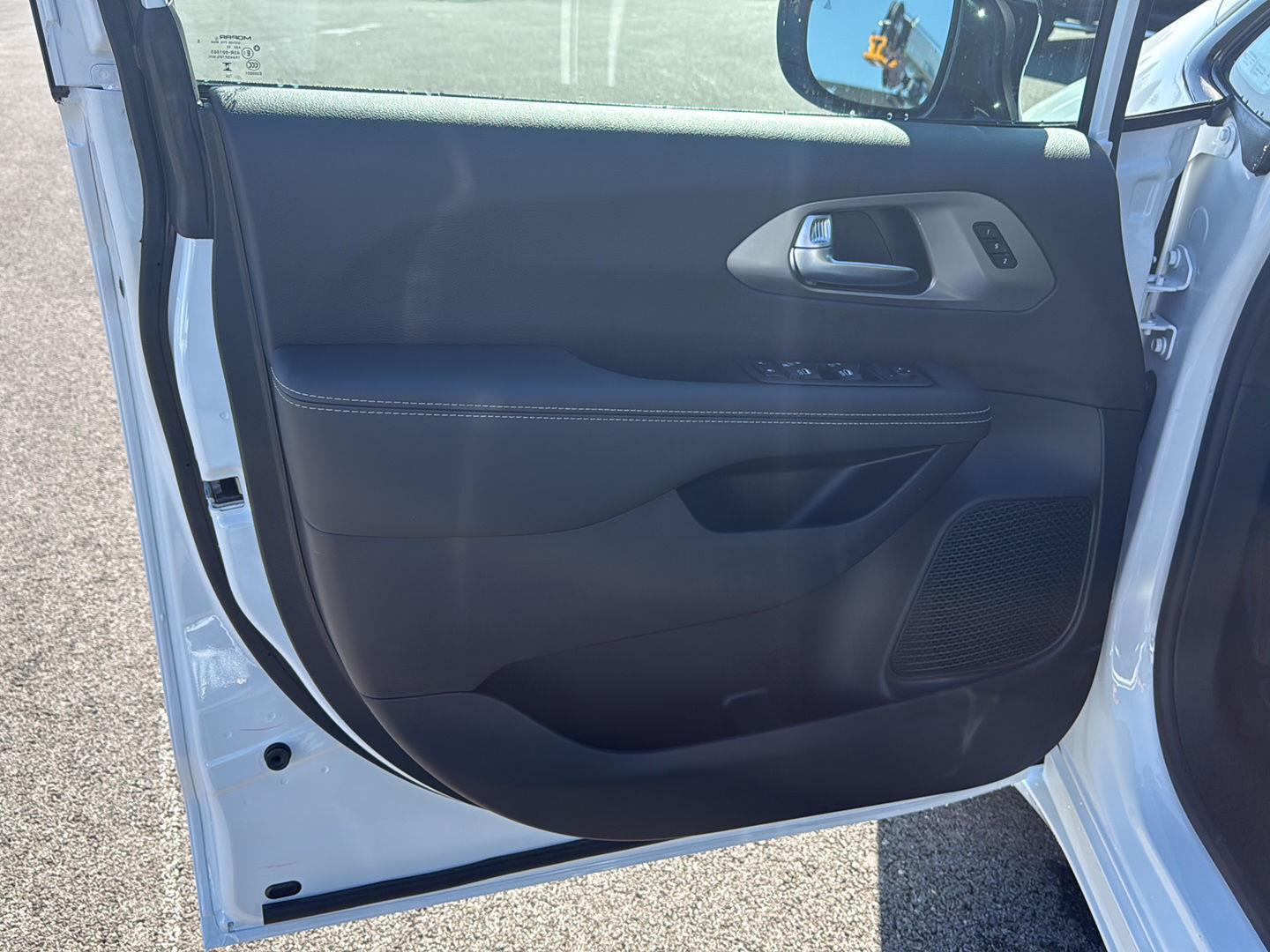 2026 Chrysler Pacifica photo 19
