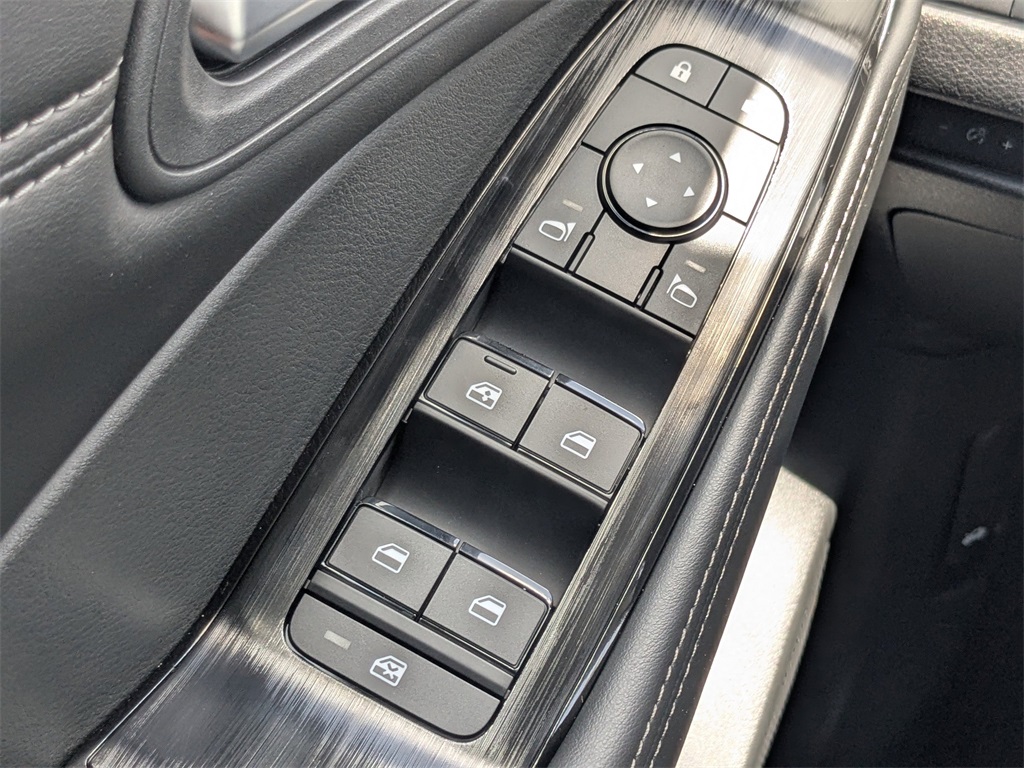 2025 Nissan Rogue SV photo 22