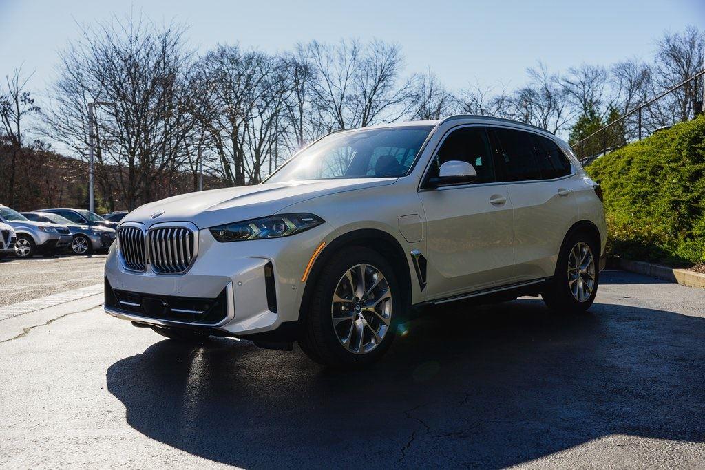 New 2025 Mineral White Metallic BMW xDrive50e image 4