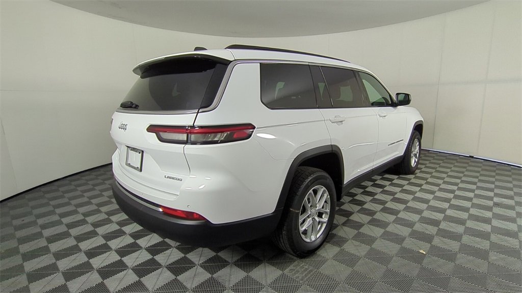 2025 Jeep Grand Cherokee Laredo photo 2
