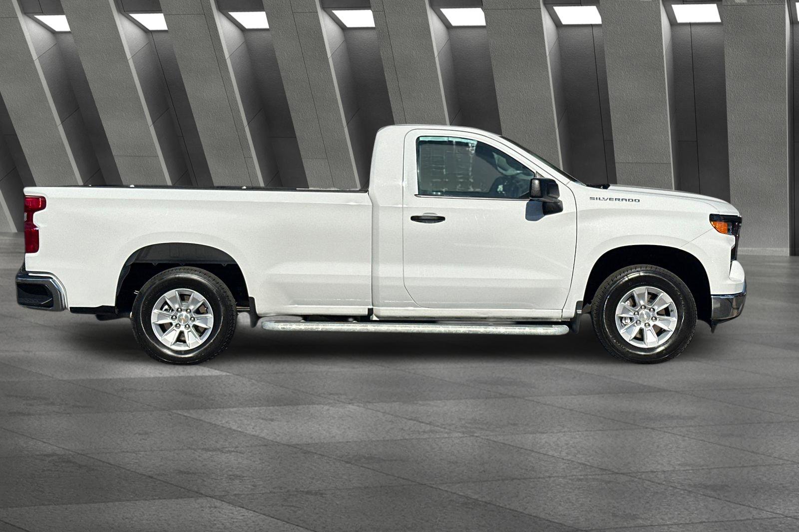 2024 Chevrolet Silverado 1500 photo 2