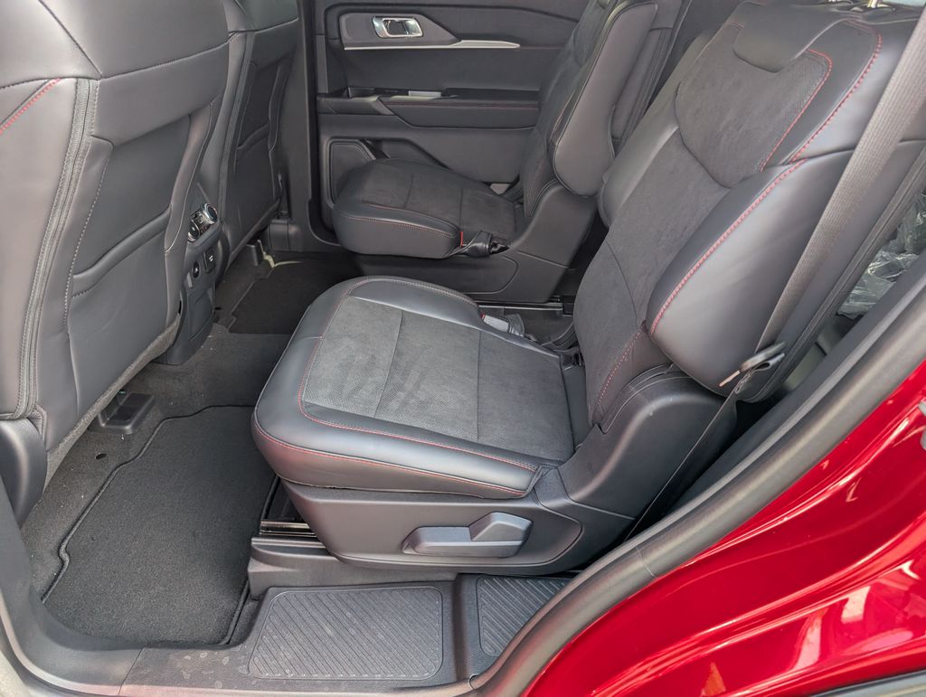 2025 Ford Explorer ST photo 4
