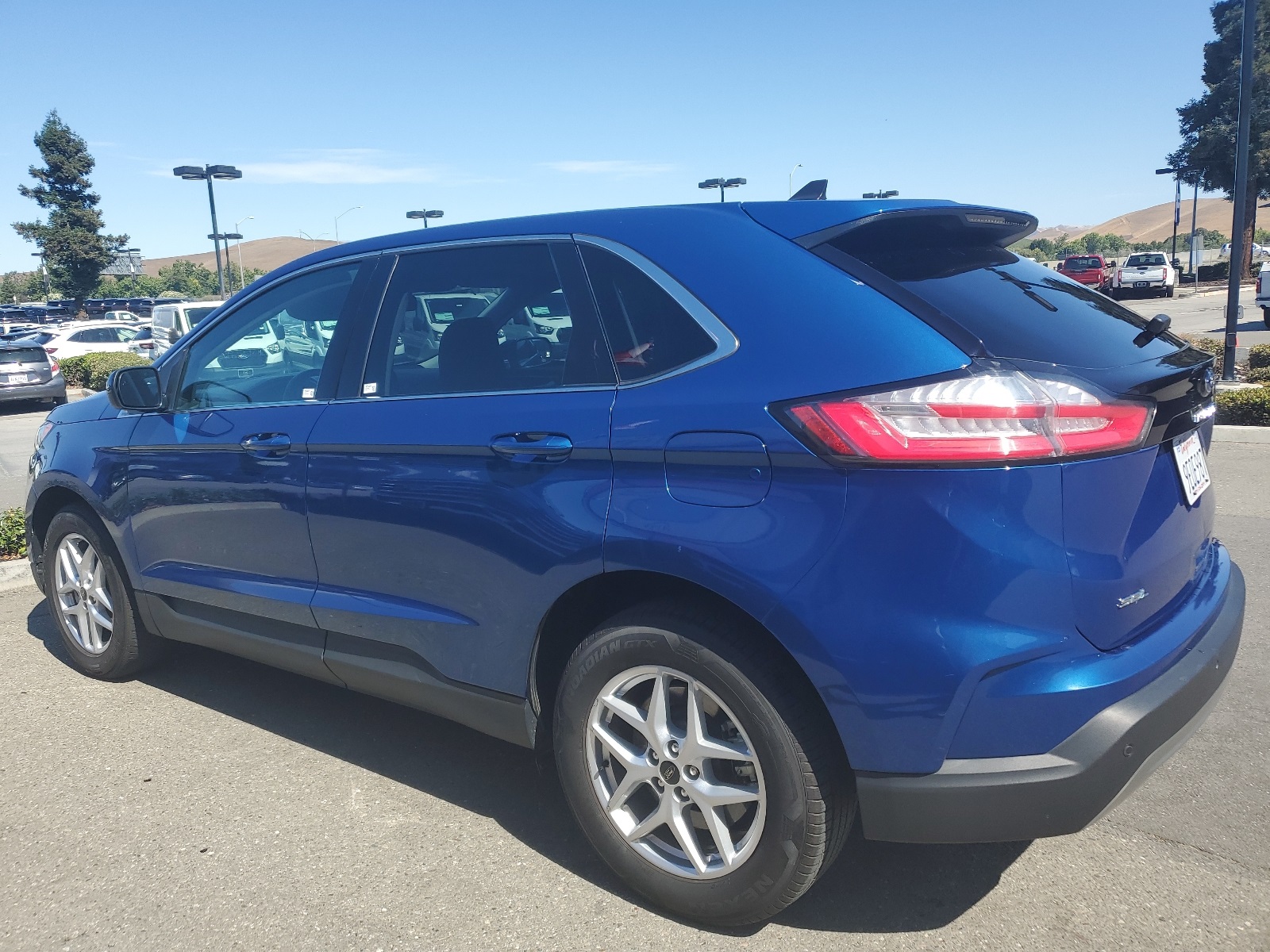 2023 Ford Edge SEL photo 3