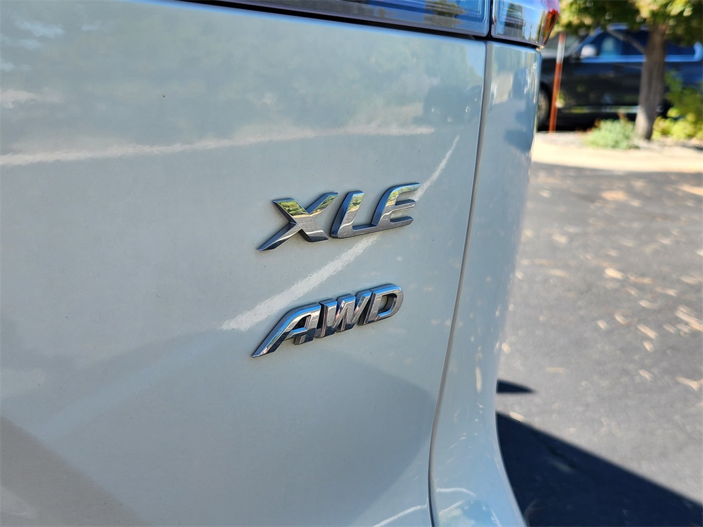 2022 Toyota Corolla Cross XLE photo 13