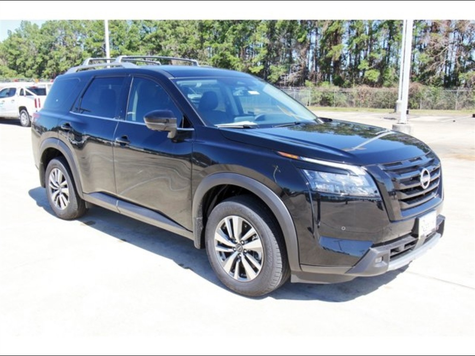 2025 Nissan Pathfinder SL - 5