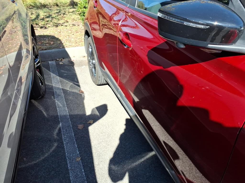 2022 Nissan Kicks SR photo 2