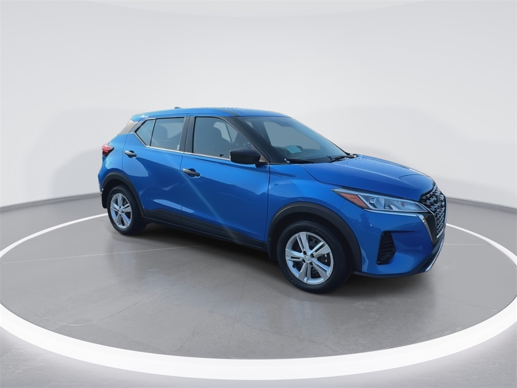 2025 Nissan Kicks Play S photo 2