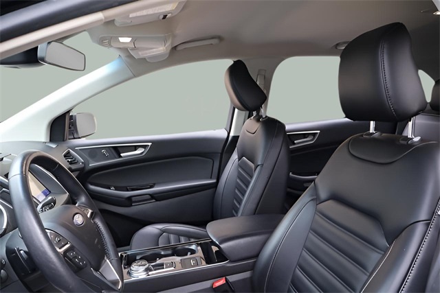 2020 Ford Edge SEL photo 3