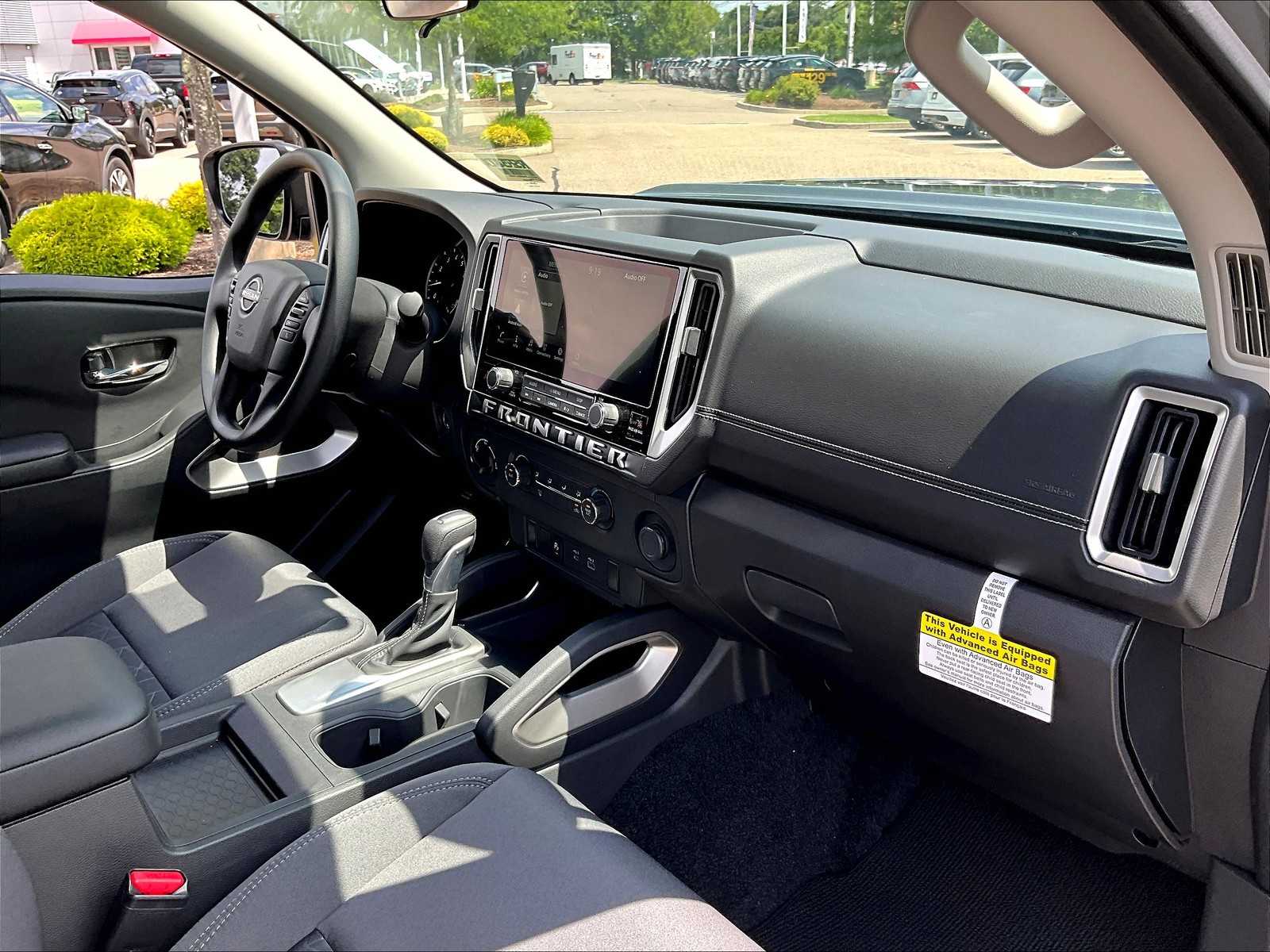2025 Nissan Frontier SV photo 14