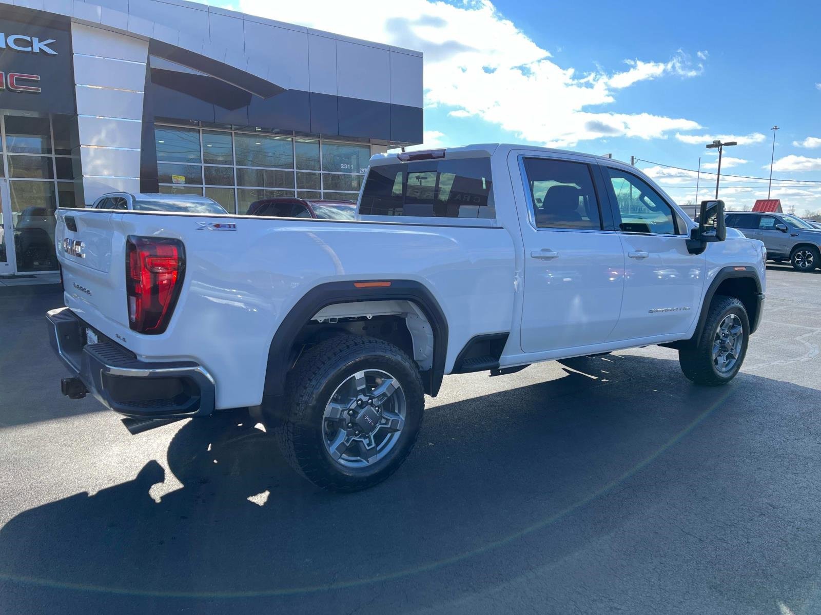 2025 Gmc Sierra 2500 HD SLE photo 3