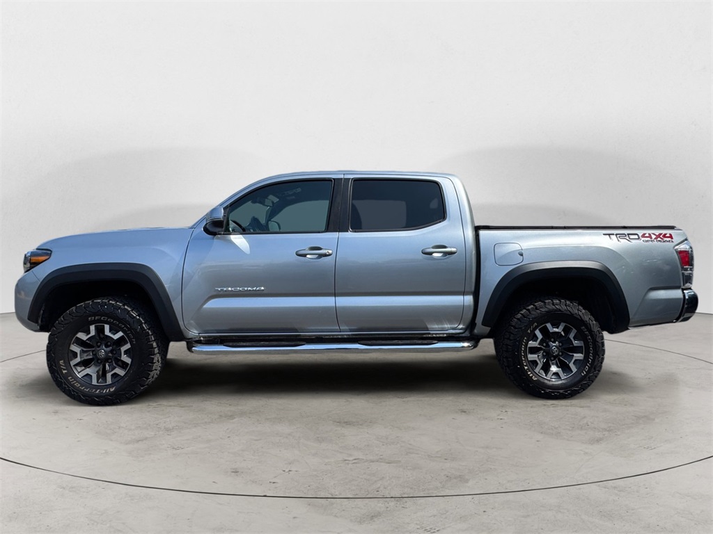 2022 Toyota Tacoma TRD Off-Road photo 2