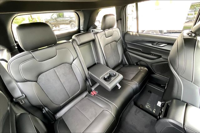 2025 Jeep Grand Cherokee Altitude photo 24