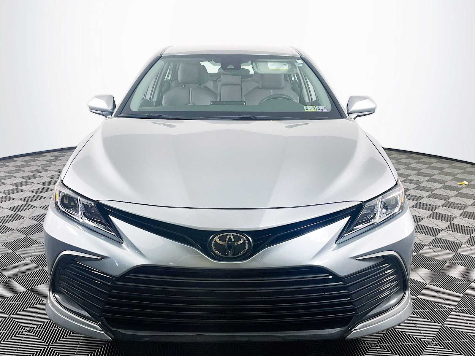 2022 Toyota Camry LE photo 2