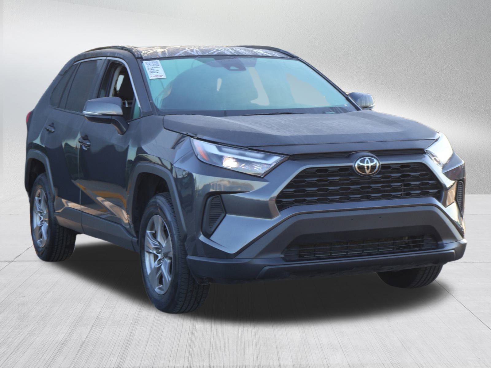 2024 Toyota RAV4 XLE's photo