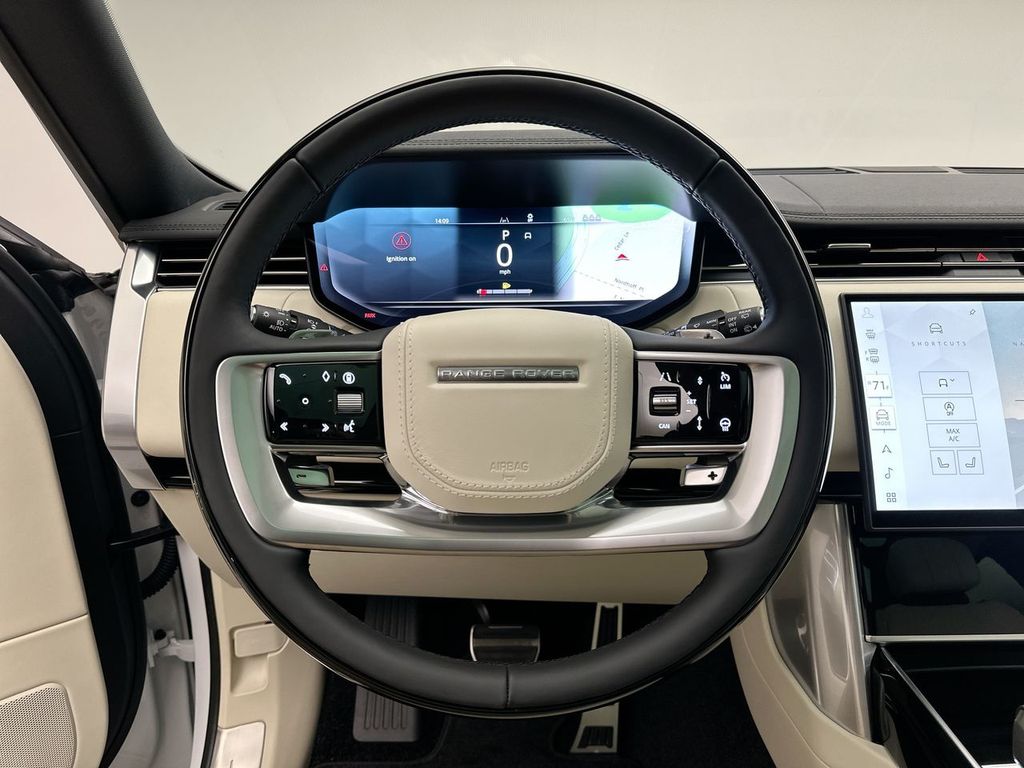 2025 Land Rover Range Rover SE photo 13