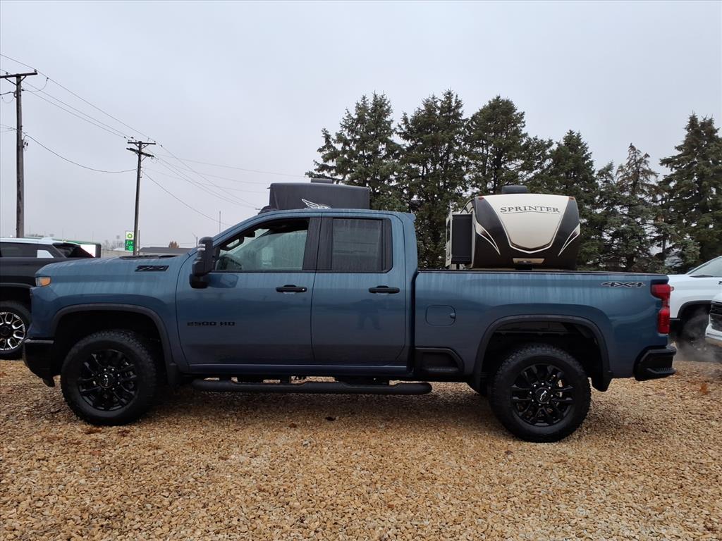 2026 Chevrolet Silverado 2500HD Custom photo 2