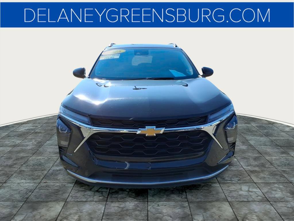 2025 Chevrolet Trax LT photo 8