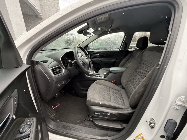 2024 Chevrolet Equinox LT photo 3