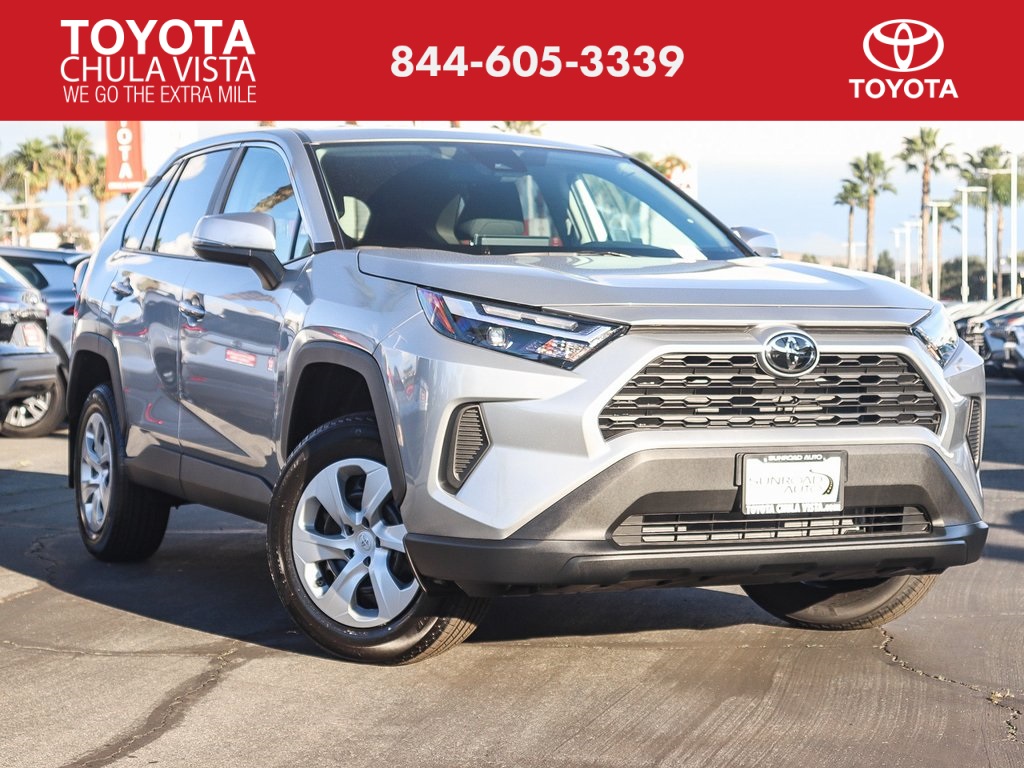 2025 Toyota RAV4 LE's photo
