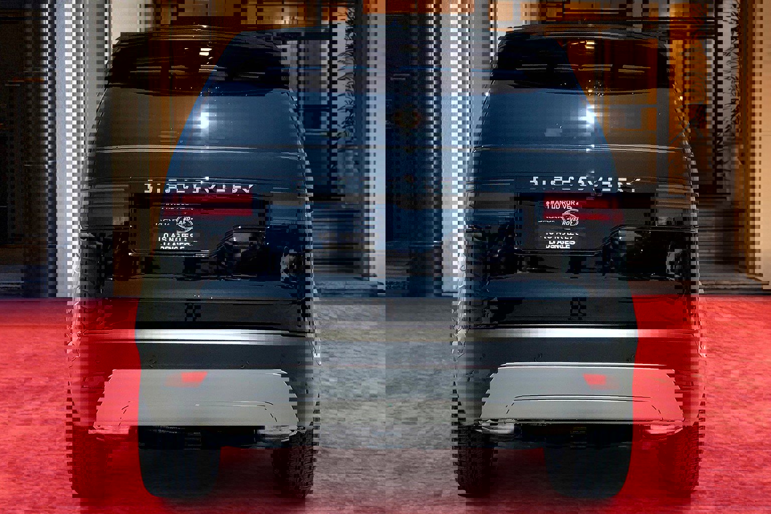 2025 Land Rover Discovery P300 S photo 2