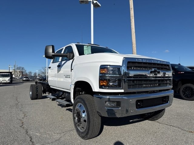 2024 Chevrolet Silverado 6500 HD Work Truck
