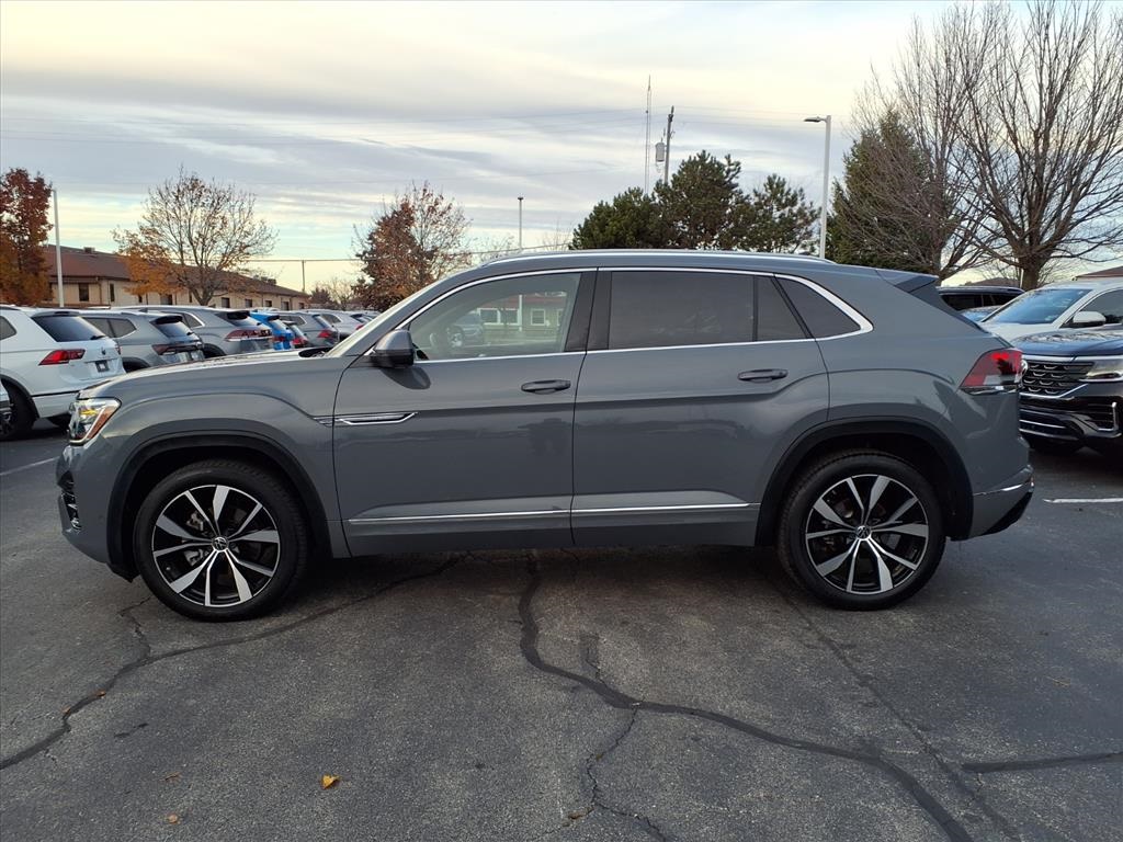 2024 Volkswagen Atlas Cross Sport SEL Premium R-Line photo 3
