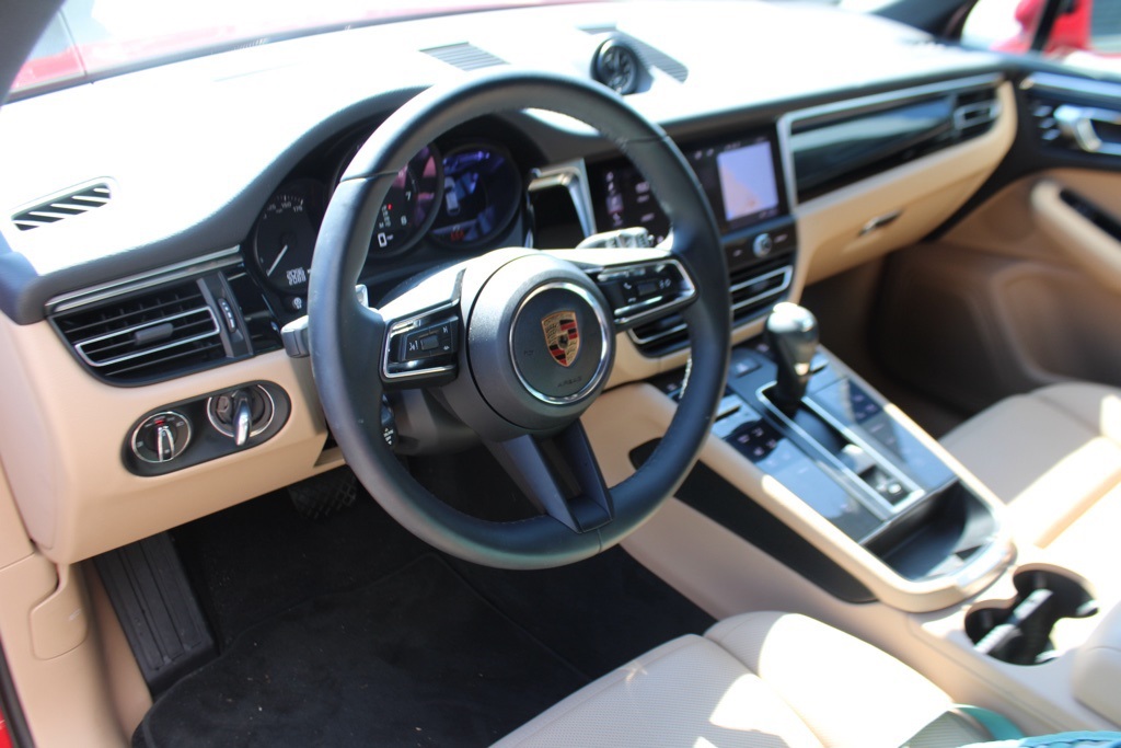 2024 Porsche Macan Base photo 4