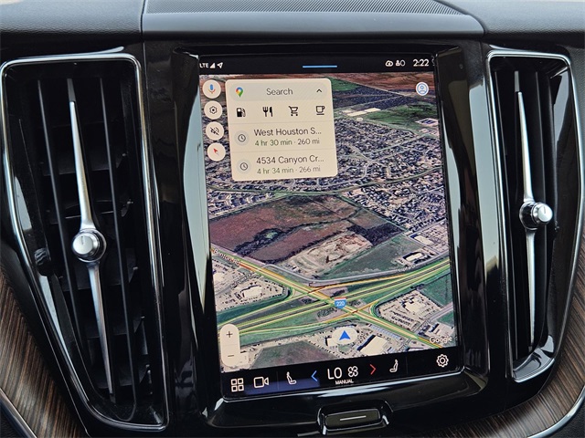 2022 Volvo XC60 B5 Momentum photo 16