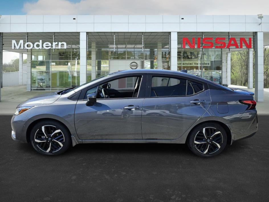 2025 Nissan Versa SR photo 6
