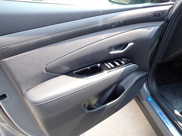 2025 Hyundai Tucson Limited photo 13