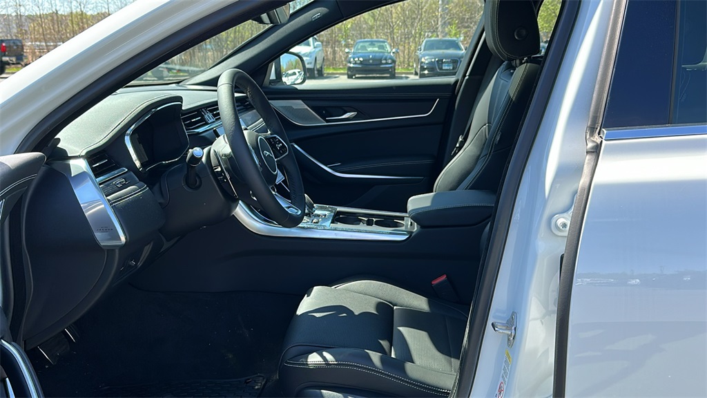 2024 Jaguar XF P300 R-Dynamic SE photo 10