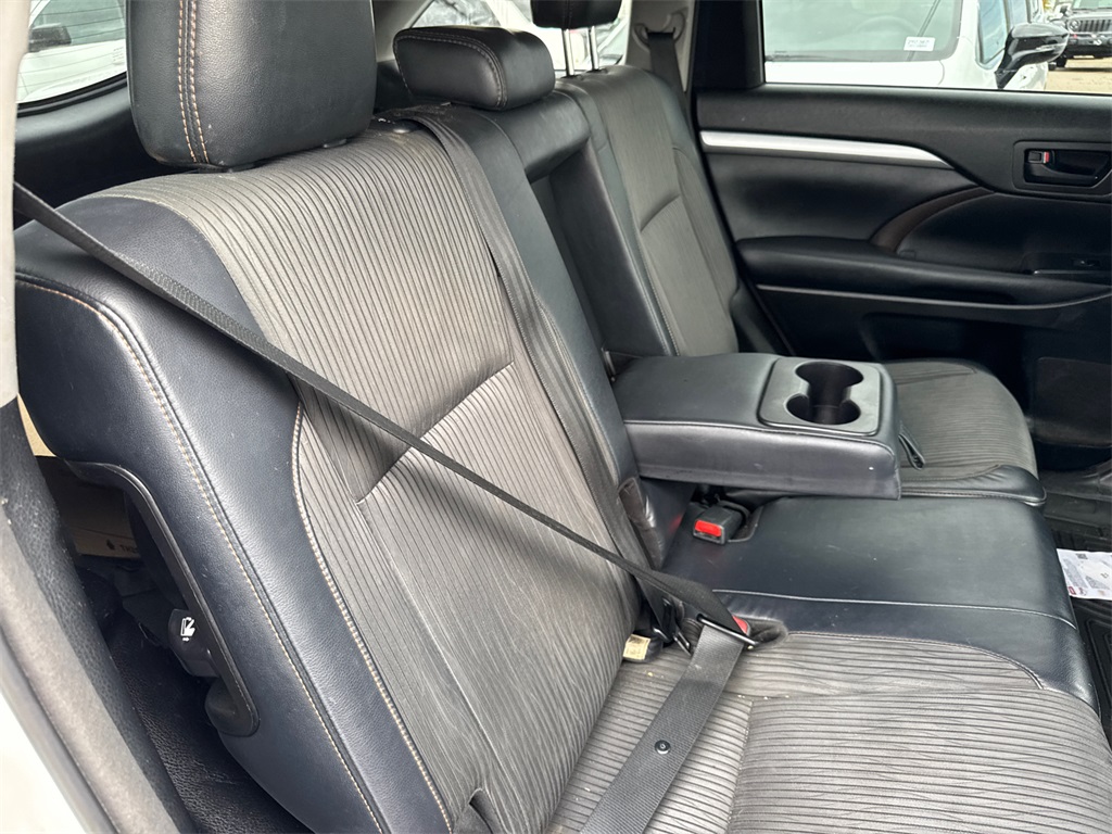 2018 Toyota Highlander LE Plus photo 4