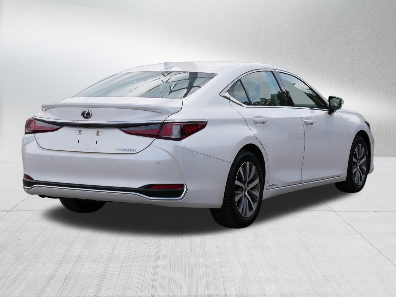2021 Lexus ES 300h photo 6