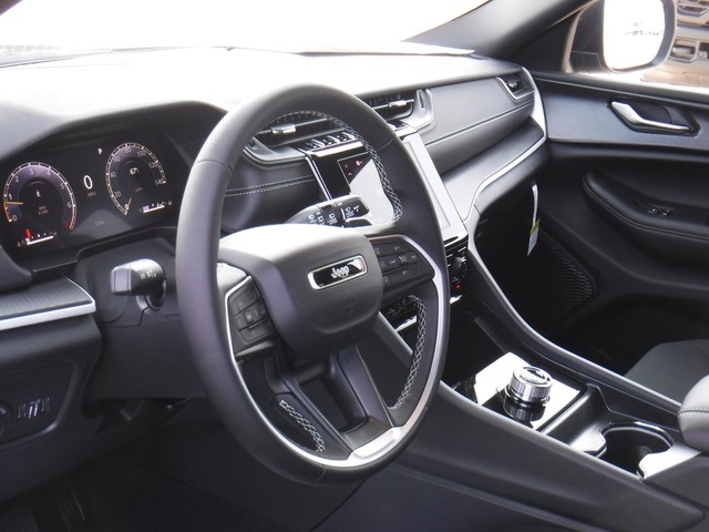 2025 Jeep Grand Cherokee Laredo X photo 12