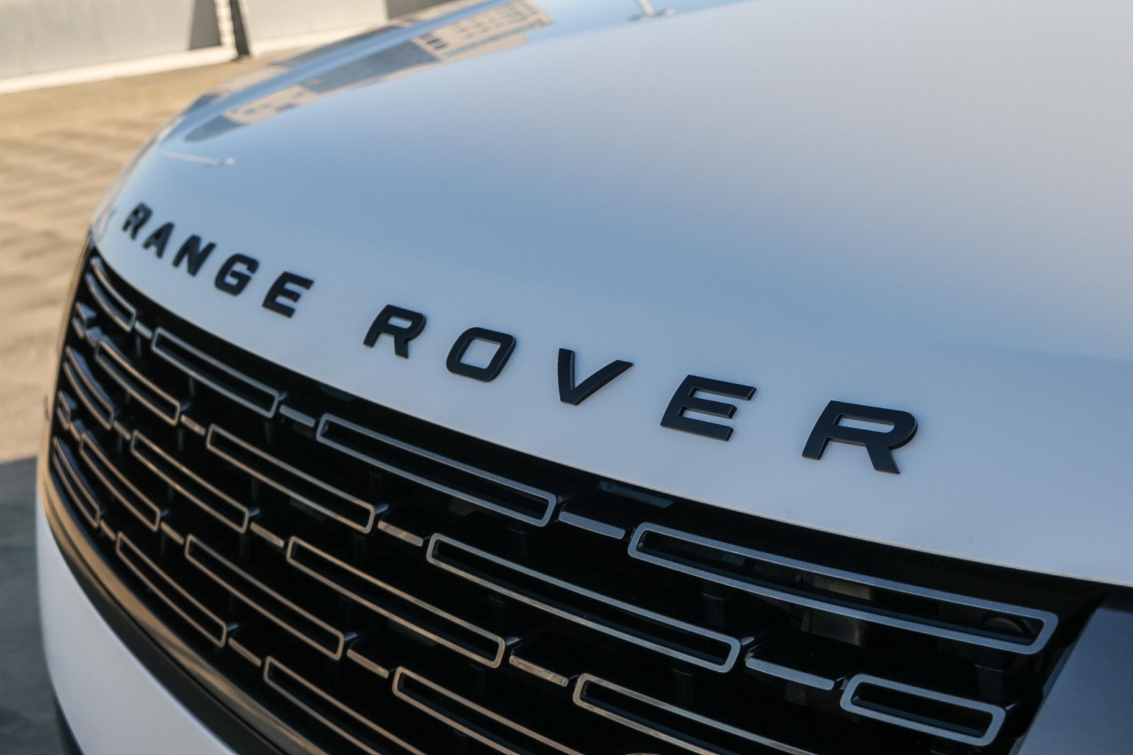 2025 Land Rover Range Rover SE photo 8