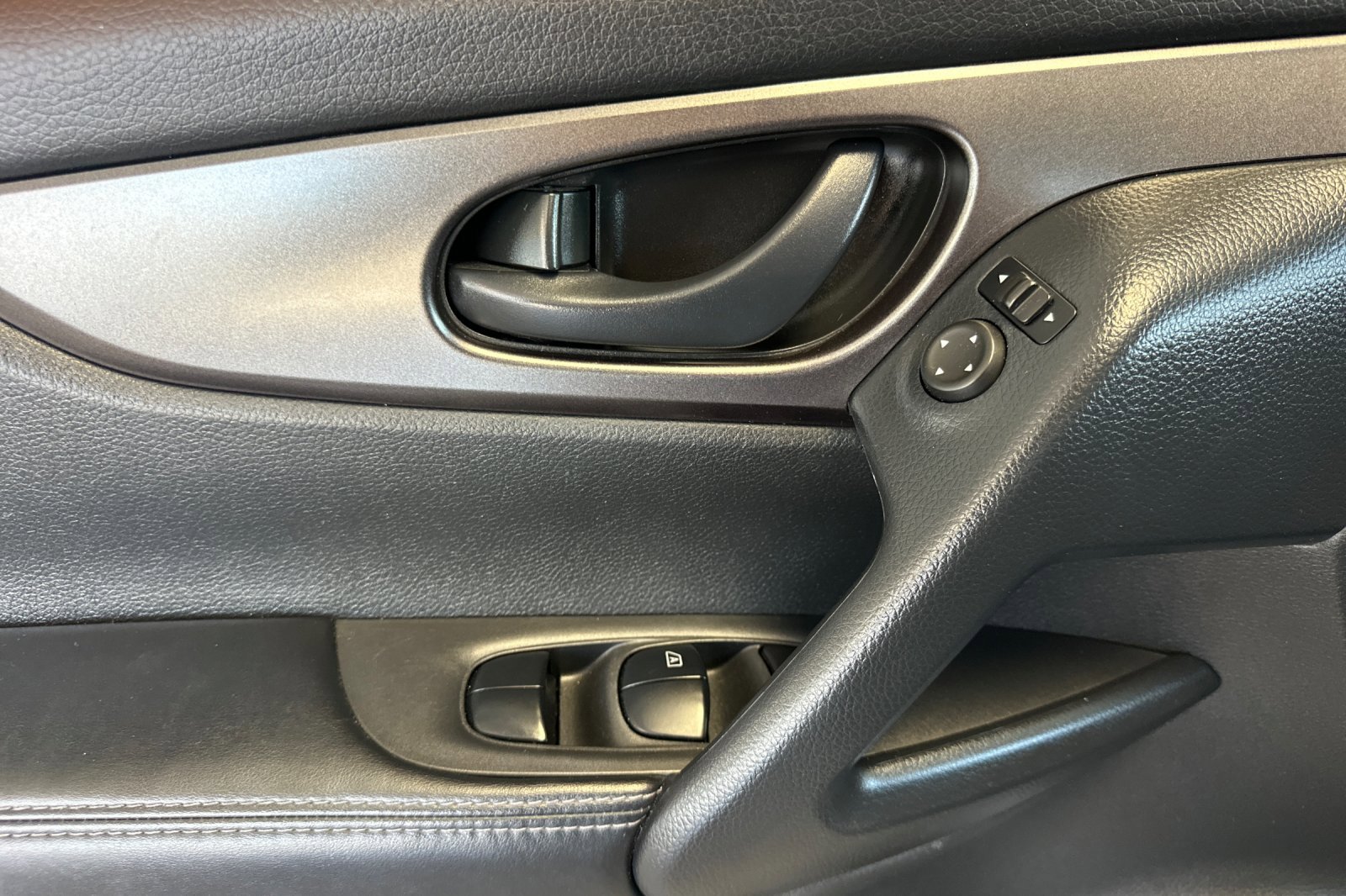 2022 Nissan Rogue Sport S photo 4