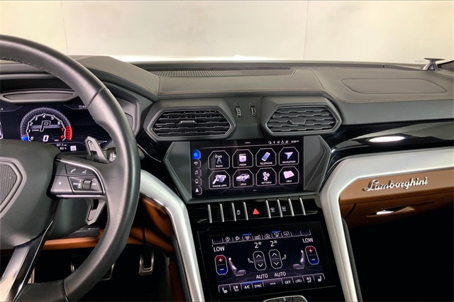 2019 Lamborghini Urus Base photo 13