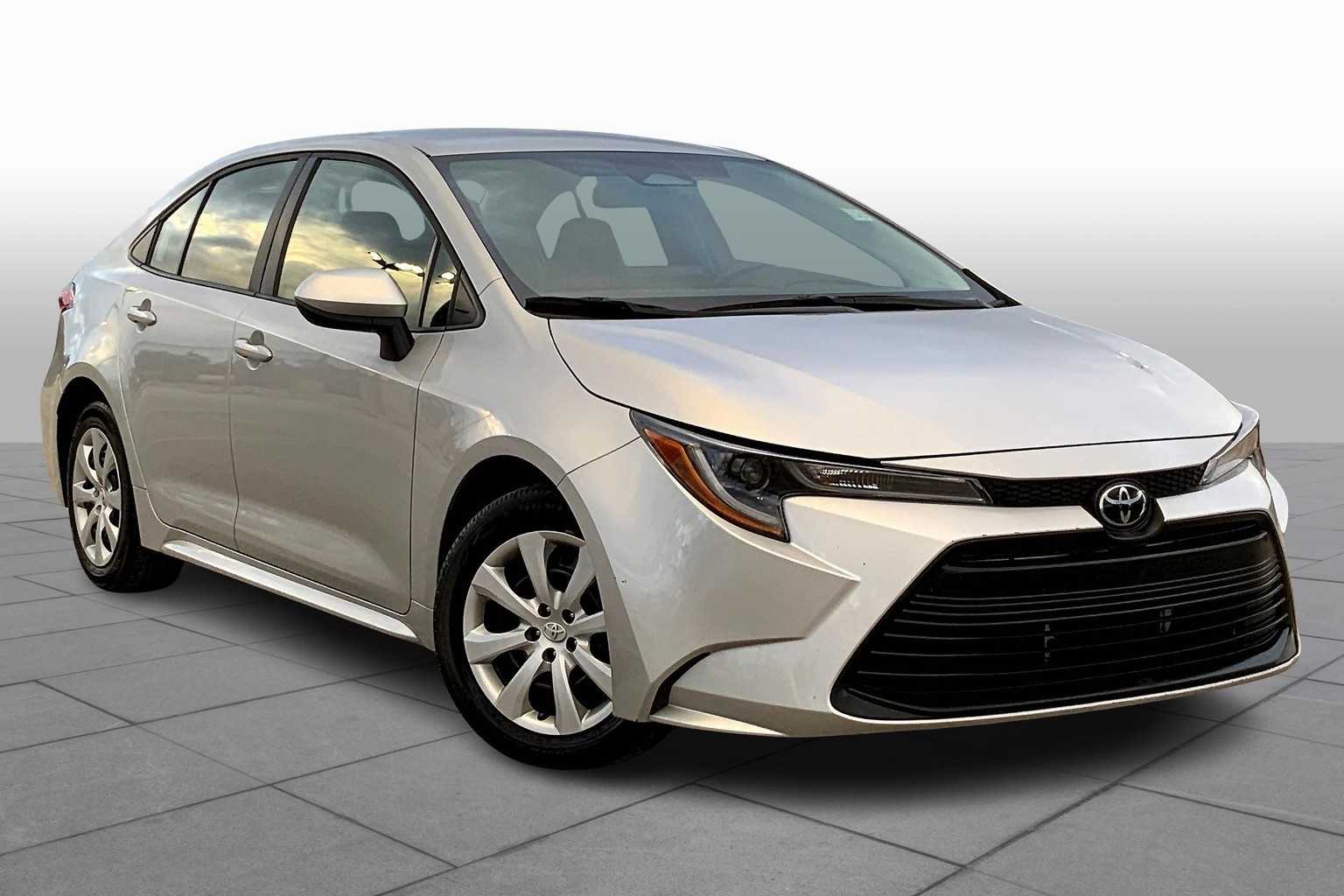 Used 2024 Toyota Corolla LE with VIN 5YFB4MDE1RP185835 for sale in Northfield, Minnesota