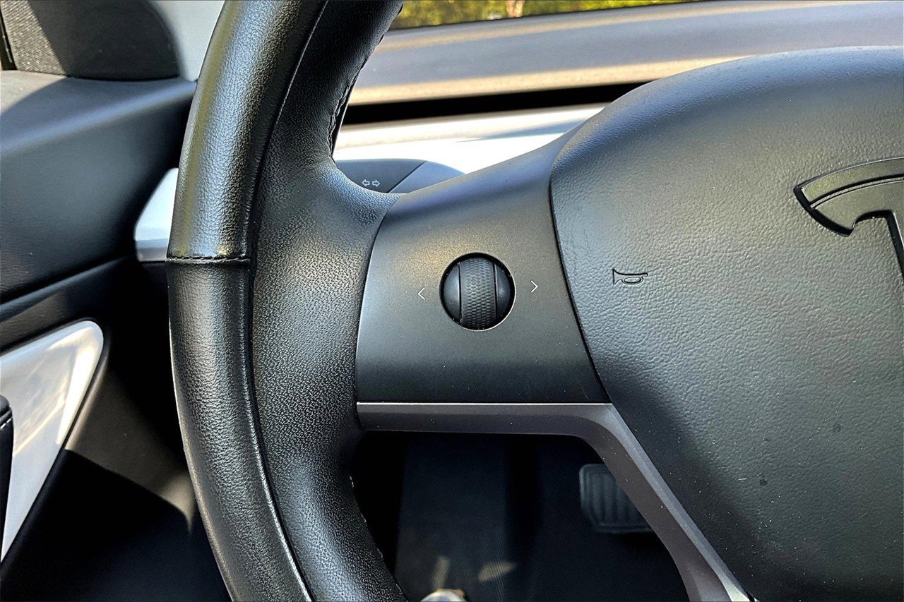 2020 Tesla Model 3 Long Range photo 25
