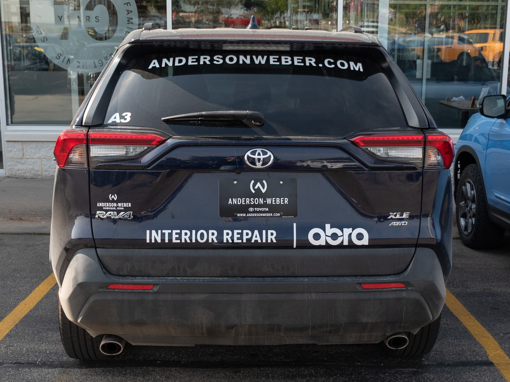 2020 Toyota RAV4 XLE photo 4